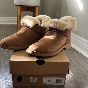 UGG Women's Tan Sheepskin Lined Boots